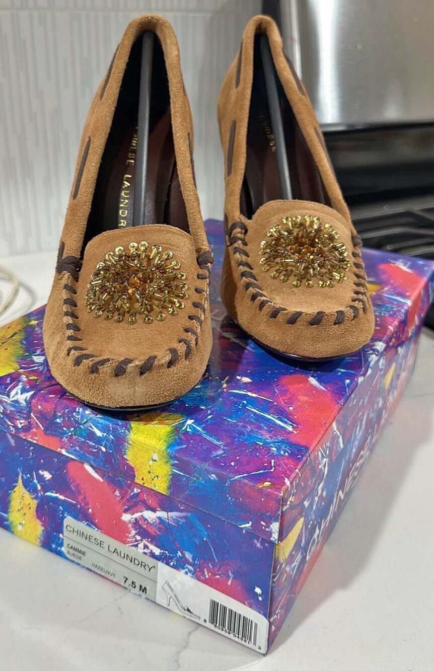 New w/ Box Chinese Laundry Cammie Suede Hazelnut Heels Size 7.5 M